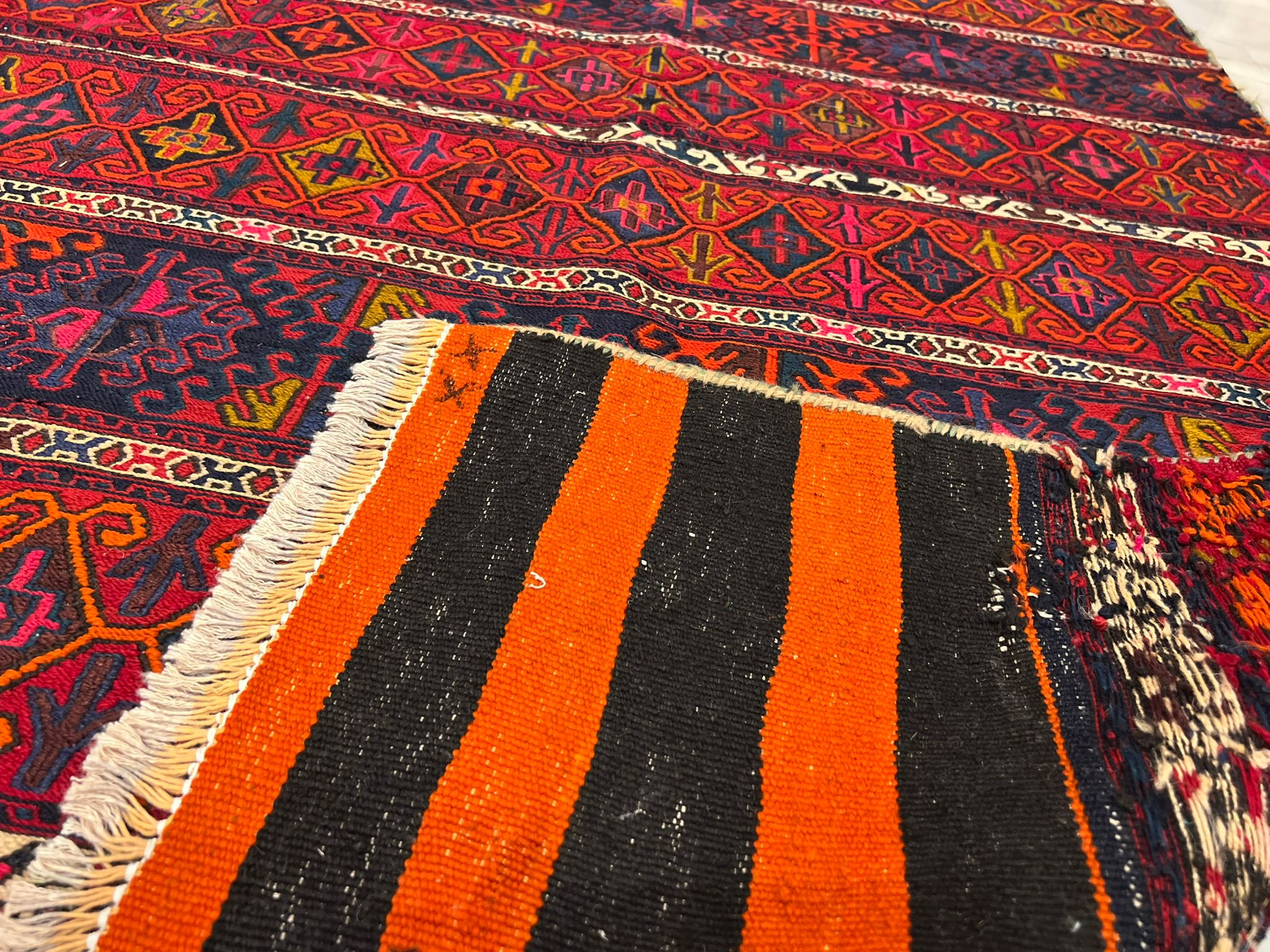 Luxury Rug 187x110 cm – Wool-Silk in Earth Tones with Abstract Design - صورة 5