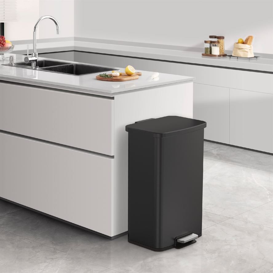 Square 50 liter TITUS matte black trash can from EKO with inner bin - صورة 2