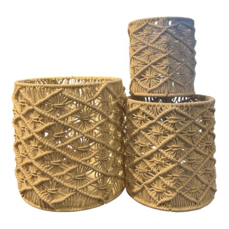 סל מקרמה בעבודת יד לאחסון