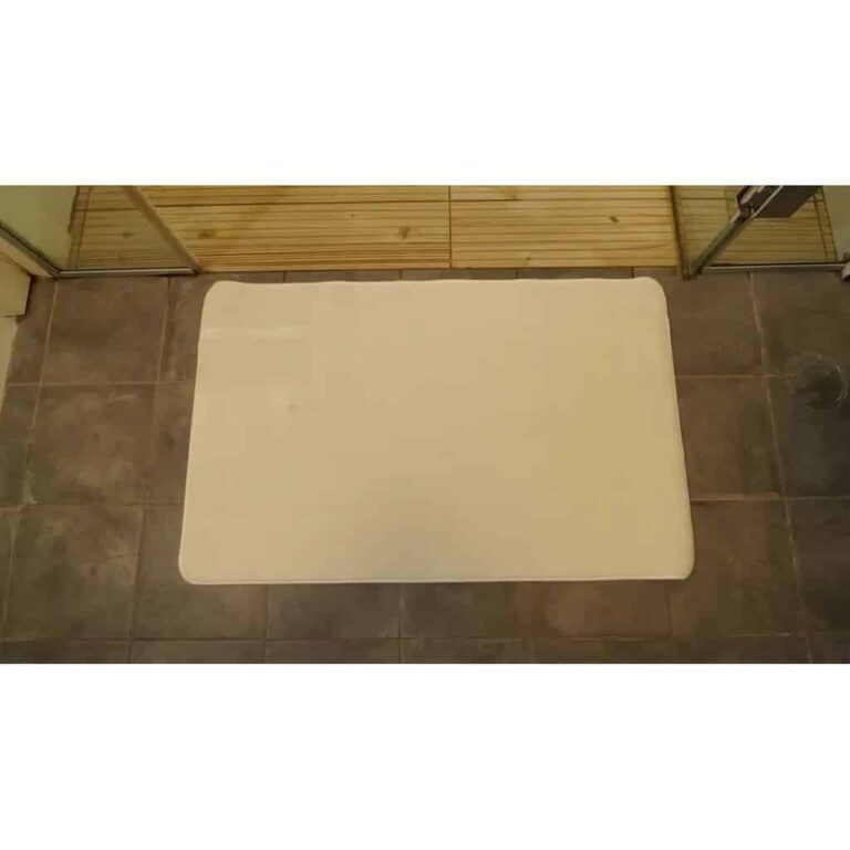 Purple-white bath rug
