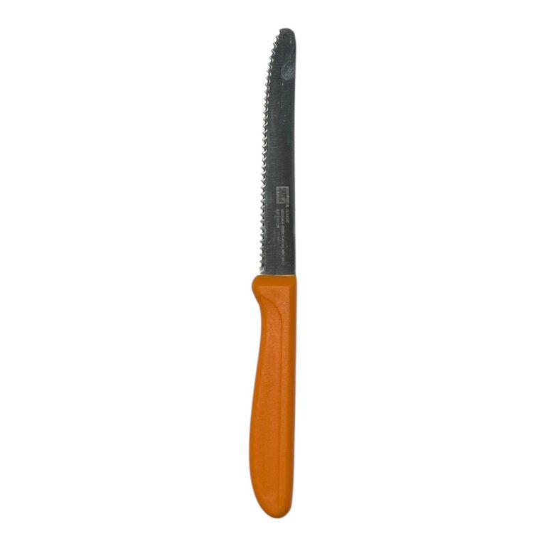 Round-tipped serrated kitchen knife
