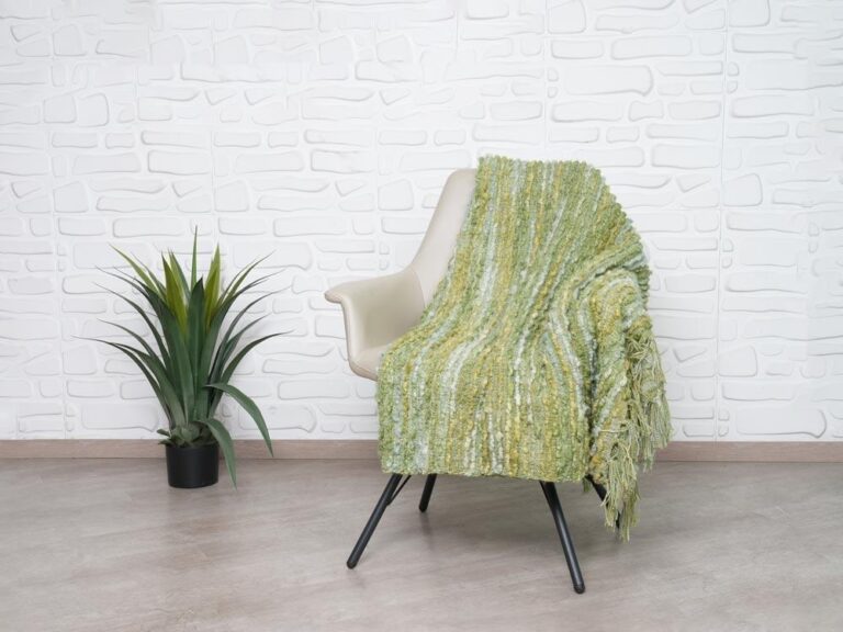 Bree Green Throw Blanket (130×170 cm)