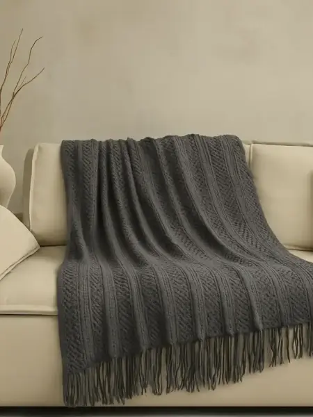 Luxurious gray knit blanket &ndash; Gabriel
